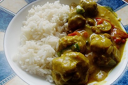 Hackfleischb&auml;llchen in Curry - Rahmso&szlig;e