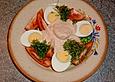 Eier - und Gem&uuml;secocktail mit pikanter Sauce