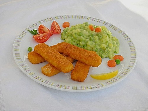 Kartoffel - Erbsen - Püree mit Fischstäbchen (Rezept mit Bild ...