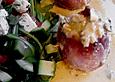 Gebackene mit Prosciutto umwickelte Feigen in Gorgonzolasauce