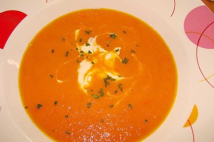 Suppe aus gerösteten Paprika und Möhren 1