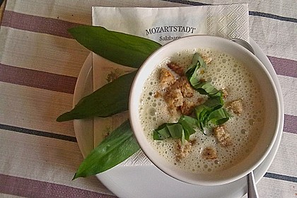 Bärlauch - Sahnesuppe mit Croutons 3