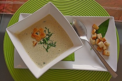 Bärlauch - Sahnesuppe mit Croutons