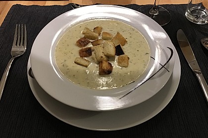 Bärlauch - Sahnesuppe mit Croutons 26