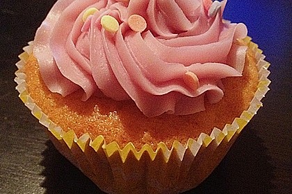 Marzipan Cupcakes 14
