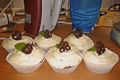 Marzipan Cupcakes 18