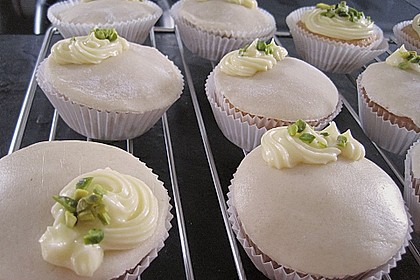 Marzipan Cupcakes 6