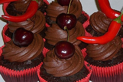 Chili Schoko Cupcakes mit Kirschf&uuml;llung