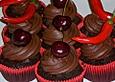 Chili Schoko Cupcakes mit Kirschf&uuml;llung