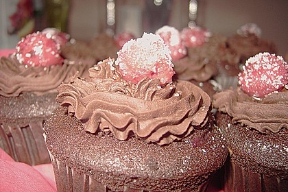 Chili Schoko Cupcakes mit Kirschf&uuml;llung 2