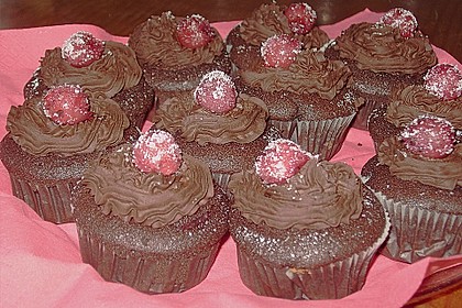 Chili Schoko Cupcakes mit Kirschf&uuml;llung 3