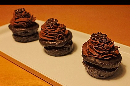 Chili Schoko Cupcakes mit Kirschf&uuml;llung 5