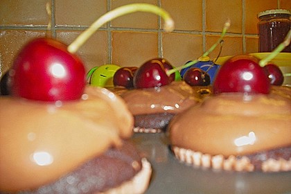 Chili Schoko Cupcakes mit Kirschf&uuml;llung 10