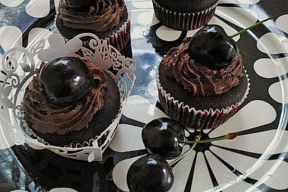 Chili Schoko Cupcakes mit Kirschf&uuml;llung 11