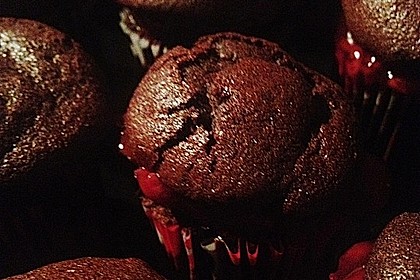 Chili Schoko Cupcakes mit Kirschf&uuml;llung 12