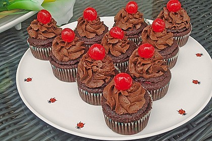 Chili Schoko Cupcakes mit Kirschf&uuml;llung 15