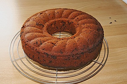 &Uuml;berraschungseier - Kuchen mit Haseln&uuml;ssen