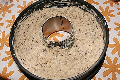 &Uuml;berraschungseier - Kuchen mit Haseln&uuml;ssen 2