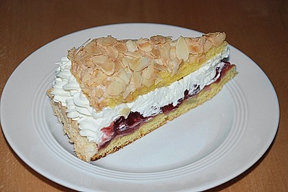 Einfache Himmelstorte mit Sauerkirschen