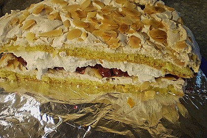 Einfache Himmelstorte mit Sauerkirschen 3
