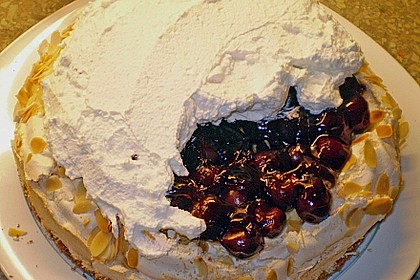 Einfache Himmelstorte mit Sauerkirschen 5