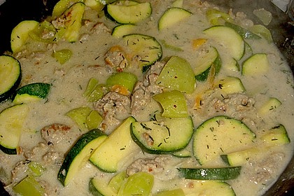 Zucchinipfanne mit Hackbällchen 1