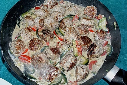 Zucchinipfanne mit Hackbällchen 3