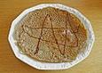 Speckendicken oder Buchweizenpfannkuchen mit Fenstern
