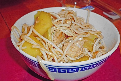 Gebratene Nudeln mit H&uuml;hnchen und Mango
