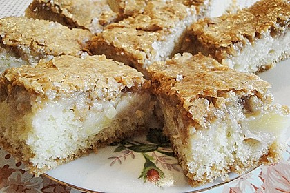 Bienenstich mit Äpfeln und Kokosraspeln 3