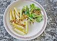 Spargel an karamellisierter Orangensauce und Feldsalat