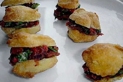 Oliven-Profiterole