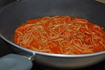 Nudeln mit Tomate - Mozzarella So&szlig;e 1
