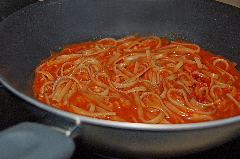 Nudeln mit Tomate - Mozzarella Soße (Rezept mit Bild) | Chefkoch.de