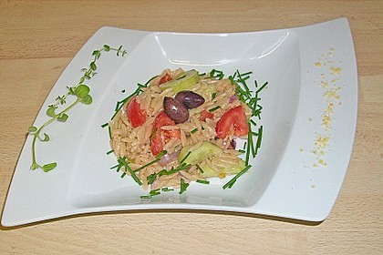Kritharakisalat mit frischen Kr&auml;utern