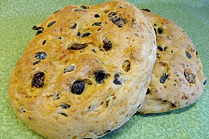 Brot mit Oliven und getrockneten Tomaten 11