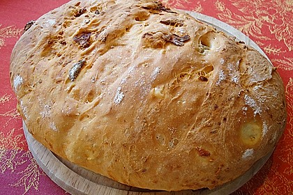 Brot mit Oliven und getrockneten Tomaten 9