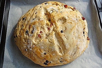 Brot mit Oliven und getrockneten Tomaten 5
