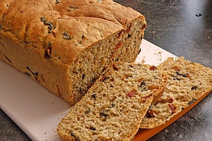 Brot mit Oliven und getrockneten Tomaten 16