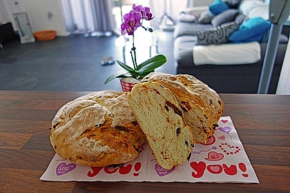 Brot mit Oliven und getrockneten Tomaten 12