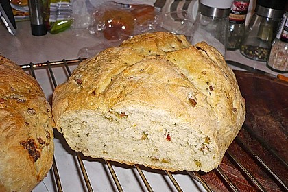 Brot mit Oliven und getrockneten Tomaten 24