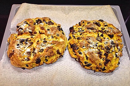 Brot mit Oliven und getrockneten Tomaten 26