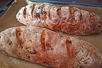 Brot mit Oliven und getrockneten Tomaten 10