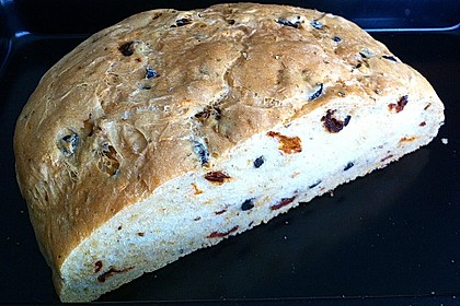 Brot mit Oliven und getrockneten Tomaten 22