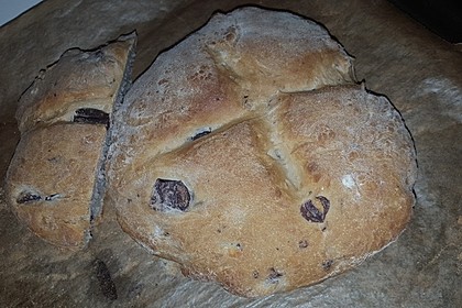 Brot mit Oliven und getrockneten Tomaten 28