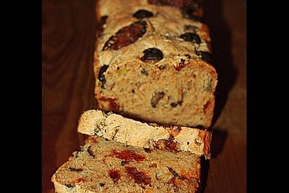 Brot mit Oliven und getrockneten Tomaten 3