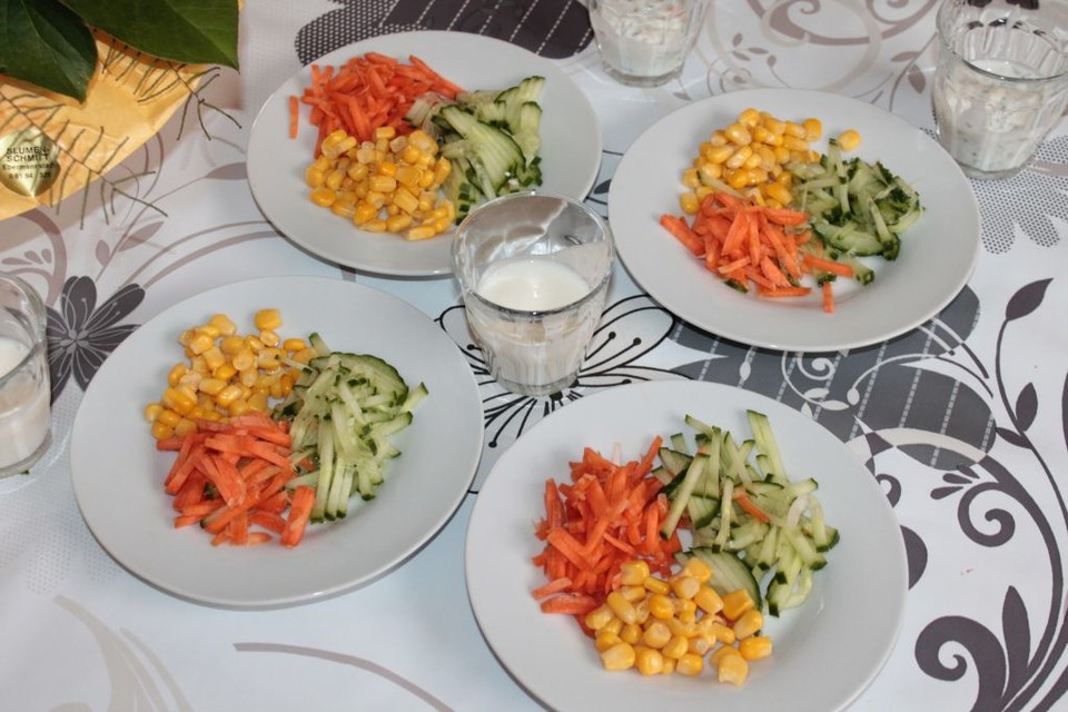 Salat mit Karotten, Mais und Gurken (Rezept mit Bild) | Chefkoch.de
