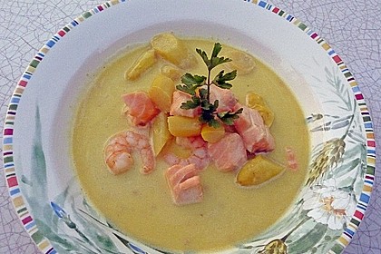 Spargels&uuml;ppchen mit Lachs und Garnelen