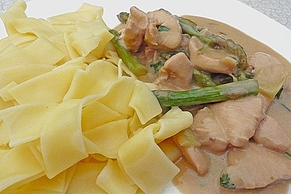 Spargel mit H&auml;hnchenbrust als Thai - Geschnetzeltes