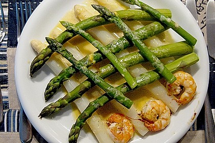 Lauwarmer Spargelsalat mit Scampischw&auml;nzen